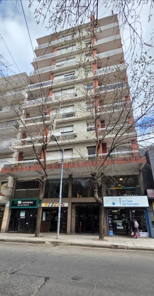 Departamento 2 ambientes con dependencia a la calle