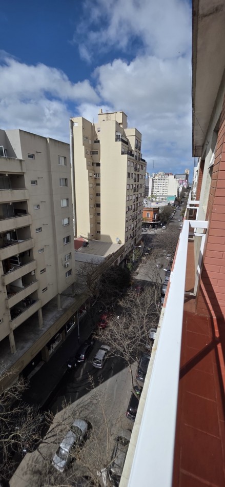 Departamento 2 ambientes con dependencia a la calle