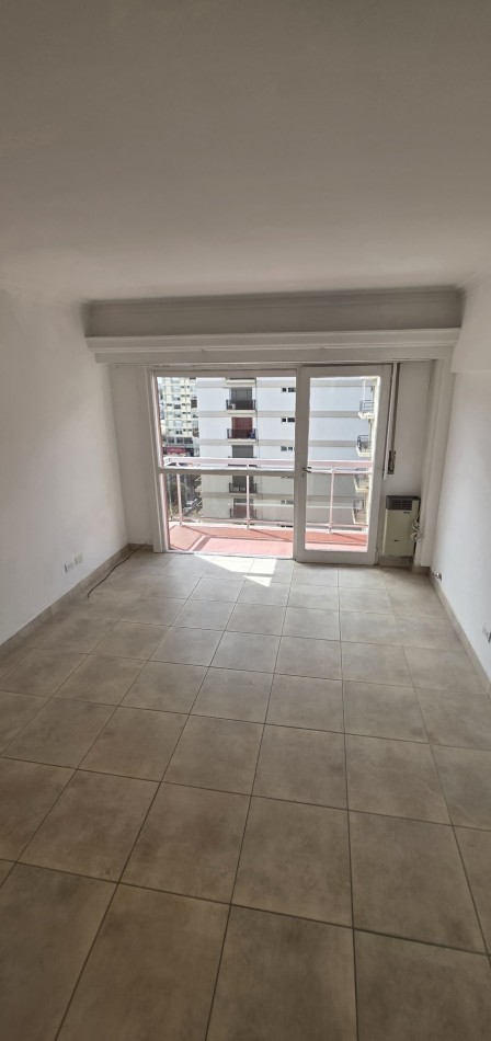 Departamento 2 ambientes con dependencia a la calle