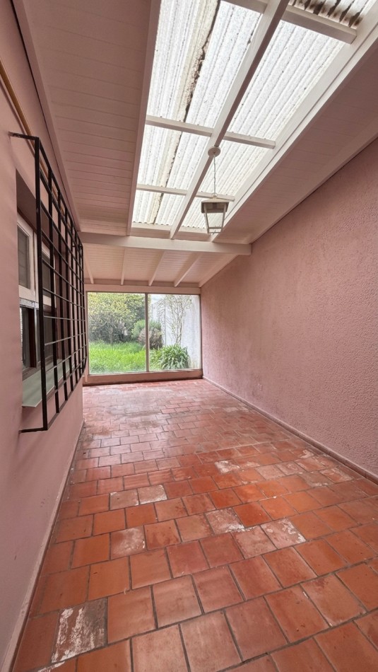 Chalet 5 Ambientes con Garage, Quincho y Parque en barrio Chauvin