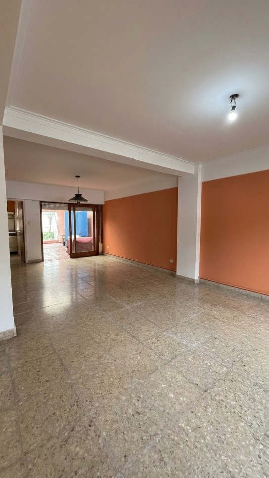 Chalet 5 Ambientes con Garage, Quincho y Parque en barrio Chauvin