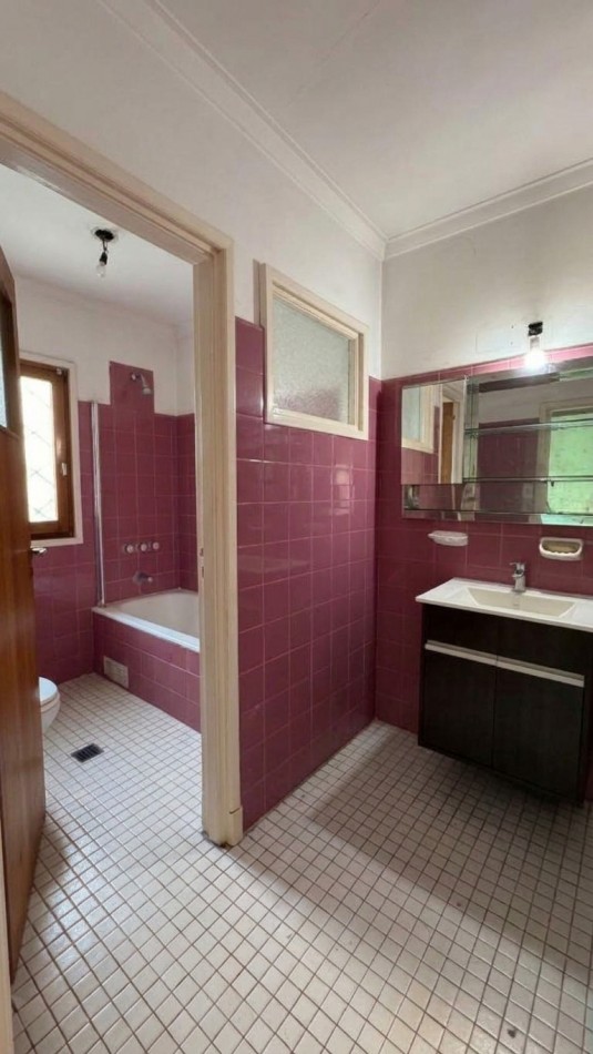 Chalet 5 Ambientes con Garage, Quincho y Parque en barrio Chauvin