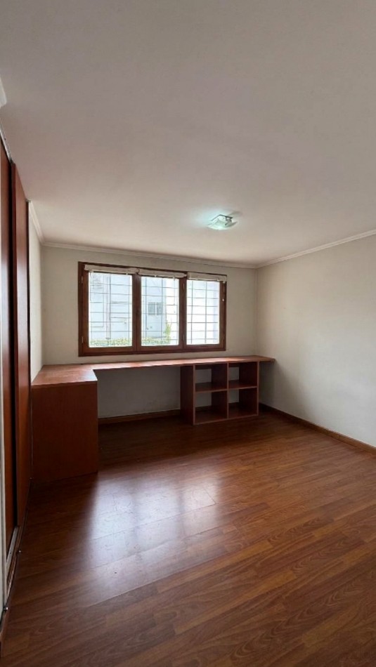 Chalet 5 Ambientes con Garage, Quincho y Parque en barrio Chauvin