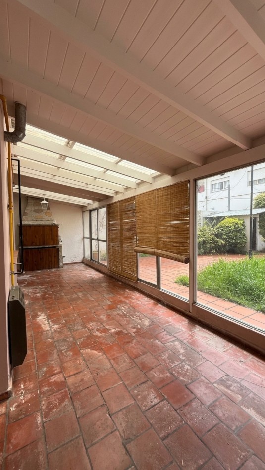 Chalet 5 Ambientes con Garage, Quincho y Parque en barrio Chauvin