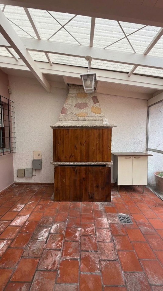 Chalet 5 Ambientes con Garage, Quincho y Parque en barrio Chauvin