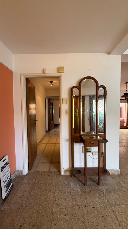 Chalet 5 Ambientes con Garage, Quincho y Parque en barrio Chauvin