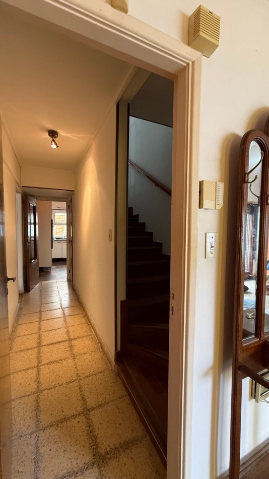 Chalet 5 Ambientes con Garage, Quincho y Parque en barrio Chauvin