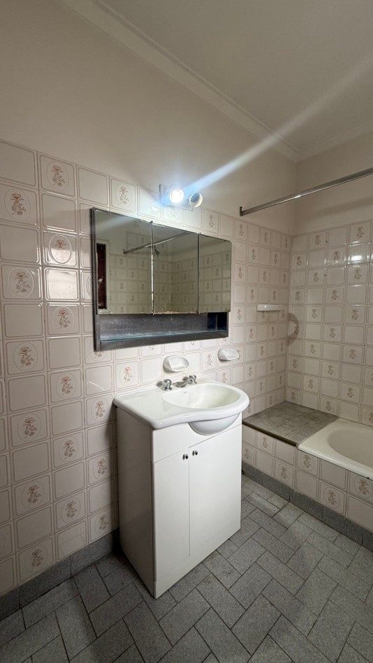 Chalet 5 Ambientes con Garage, Quincho y Parque en barrio Chauvin