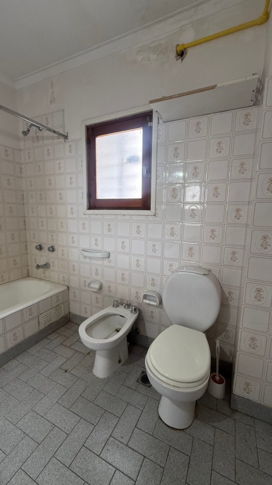 Chalet 5 Ambientes con Garage, Quincho y Parque en barrio Chauvin