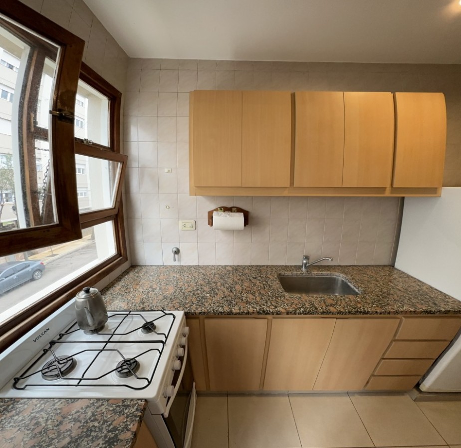 Departamento 2 Ambientes con Balcon cerrado