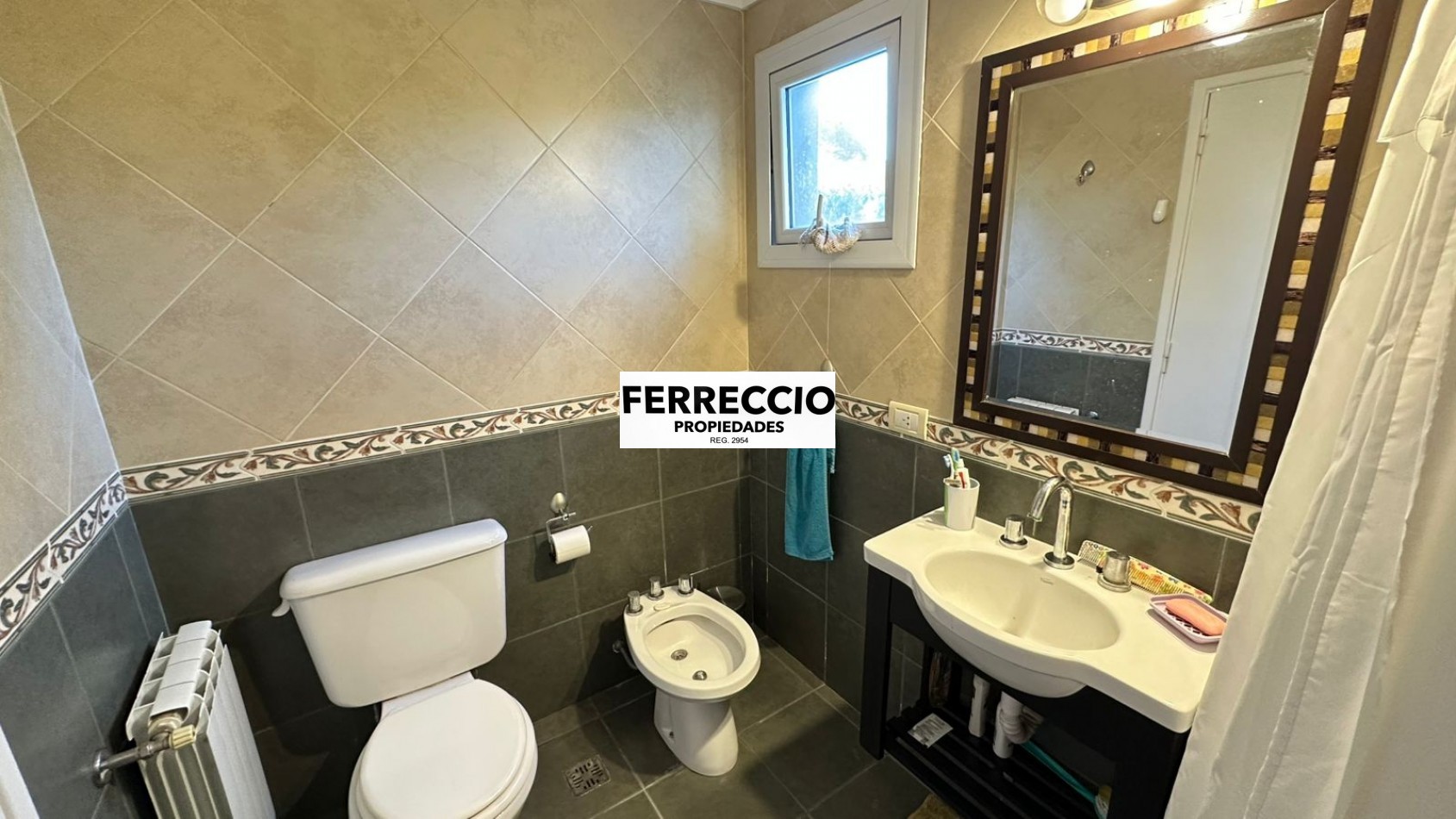 Amplio Chalet 3 Ambientes con QUINCHO y PILETA