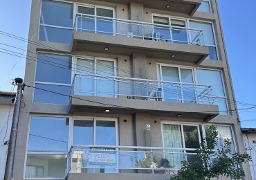 Departamento de 2 Ambientes a la Calle con Balcon